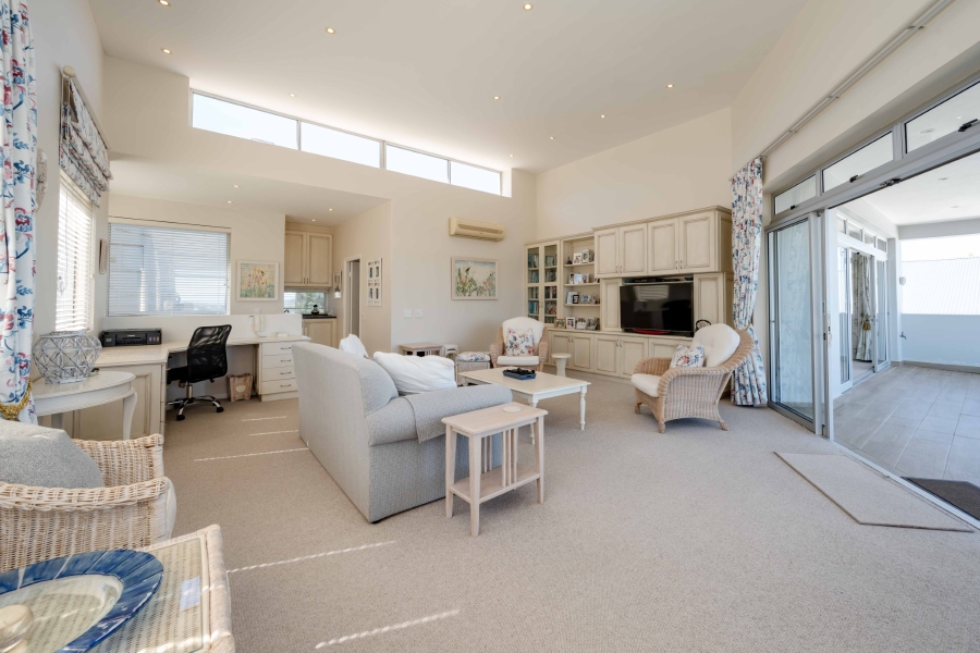 5 Bedroom Property for Sale in Signal Hill Western Cape